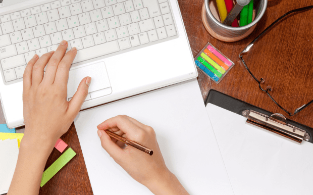 Senator中性廣告筆 - 港生活玩樂誌 Senator品牌書寫工具成立於1920年。 德國進口墨水,書寫性能優良,出墨連續,線條流暢。 筆身採用多種繽紛色彩,滿足各種書寫喜好。 可以局部印刷LOGO和標語。 客製 - 港生活玩樂誌 Senator中性廣告筆