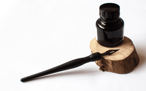 Senator中性廣告筆 - 港生活玩樂誌 Senator品牌書寫工具成立於1920年。 德國進口墨水,書寫性能優良,出墨連續,線條流暢。 筆身採用多種繽紛色彩,滿足各種書寫喜好。 可以局部印刷LOGO和標語。 客製 - 港生活玩樂誌 Senator中性廣告筆