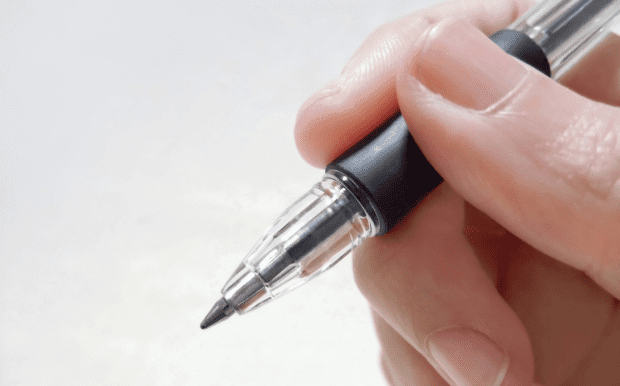 Senator中性廣告筆 - 港生活玩樂誌 Senator品牌書寫工具成立於1920年。 德國進口墨水,書寫性能優良,出墨連續,線條流暢。 筆身採用多種繽紛色彩,滿足各種書寫喜好。 可以局部印刷LOGO和標語。 客製 - 港生活玩樂誌 Senator中性廣告筆