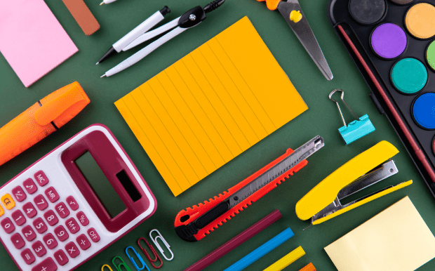 Senator中性廣告筆 - 港生活玩樂誌 Senator品牌書寫工具成立於1920年。 德國進口墨水,書寫性能優良,出墨連續,線條流暢。 筆身採用多種繽紛色彩,滿足各種書寫喜好。 可以局部印刷LOGO和標語。 客製 - 港生活玩樂誌 Senator中性廣告筆