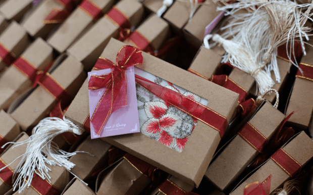 Senator中性廣告筆 - 港生活玩樂誌 Senator品牌書寫工具成立於1920年。 德國進口墨水,書寫性能優良,出墨連續,線條流暢。 筆身採用多種繽紛色彩,滿足各種書寫喜好。 可以局部印刷LOGO和標語。 客製 - 港生活玩樂誌 Senator中性廣告筆