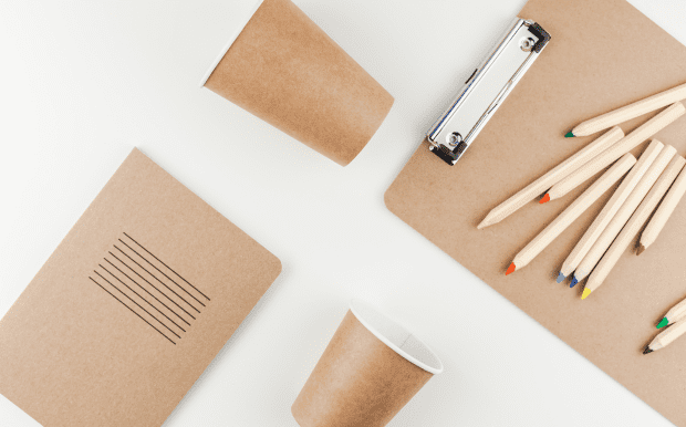 Senator中性廣告筆 - 港生活玩樂誌 Senator品牌書寫工具成立於1920年。 德國進口墨水,書寫性能優良,出墨連續,線條流暢。 筆身採用多種繽紛色彩,滿足各種書寫喜好。 可以局部印刷LOGO和標語。 客製 - 港生活玩樂誌 Senator中性廣告筆